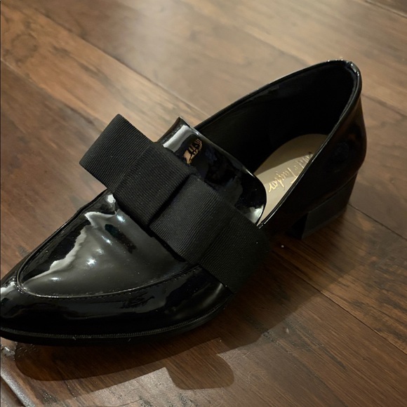 Lord & Taylor Glossy Black Patent Loafers with Elegant Bow - Picture 3 of 5